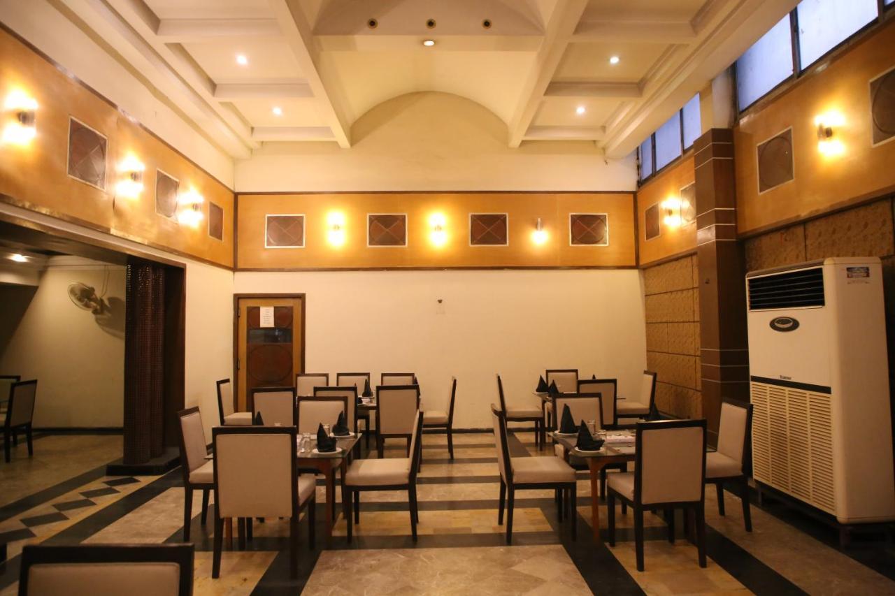 Carlton Tower Hotel 라호르 외부 사진