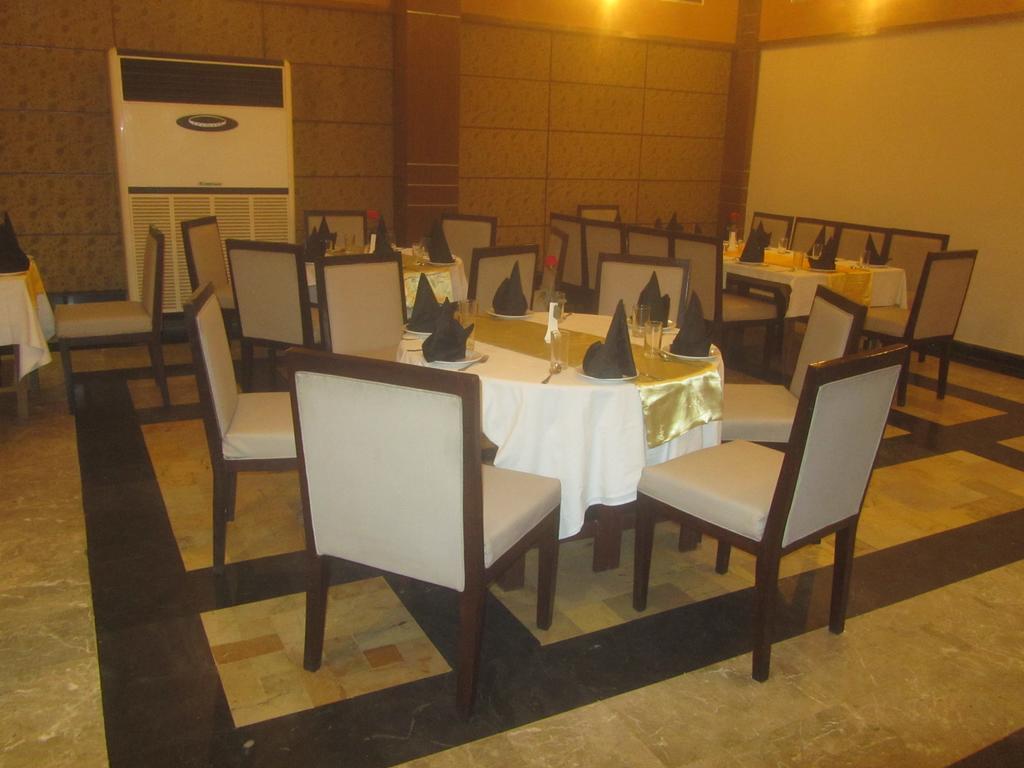 Carlton Tower Hotel 라호르 외부 사진