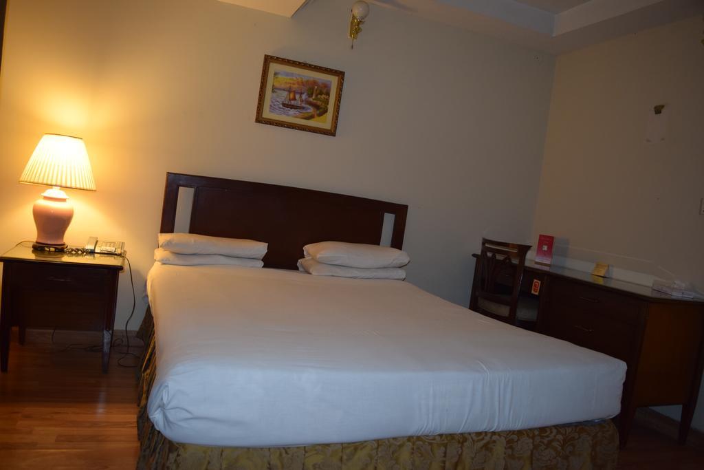 Carlton Tower Hotel 라호르 객실 사진