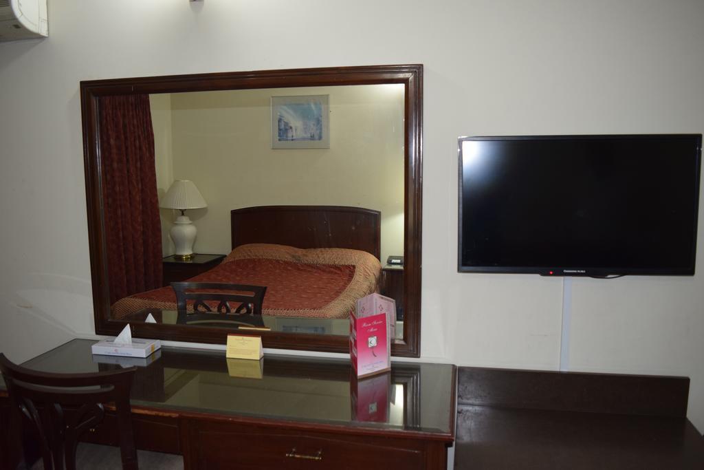 Carlton Tower Hotel 라호르 객실 사진